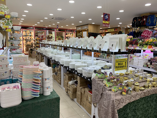 Rams Duty Free Shopping Center @ Kuah (811058-W)