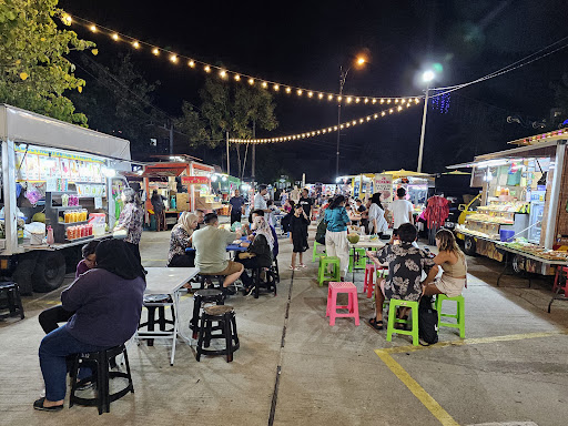 Pantai Cenang night market