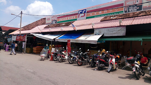 Batu Berendam Family Store