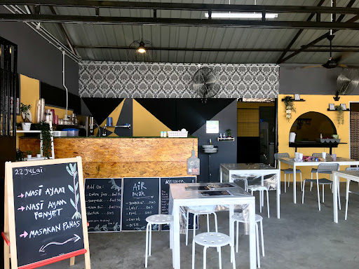 Pasaraya Tf Parking Lot