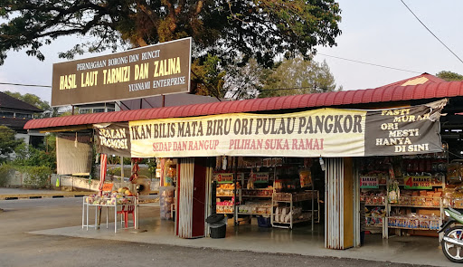Hasil Laut Tarmizi Dan Zalina ( Pekan Lumut, Perak )