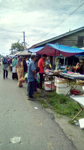 Pasar Hari Rabu Simpang Empat,Semanggol
