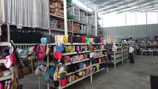 SECOND HAND SHOP & BUNDLE