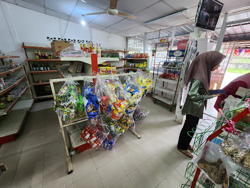 Kedai Runcit Salina corner lot