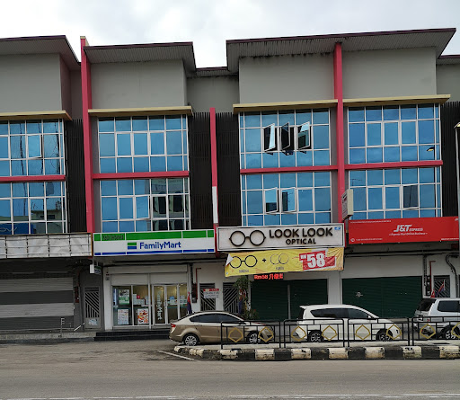 FamilyMart Bukit Bakri