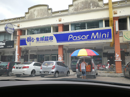 DeLuxe Circle Fresh Mart