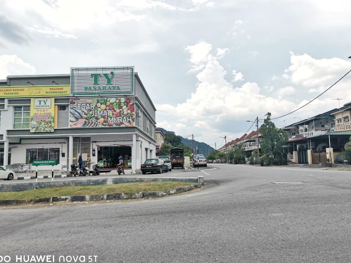 ty pasarraya teluk intan